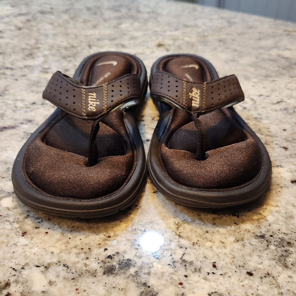 Nike comfort footbed flipflops